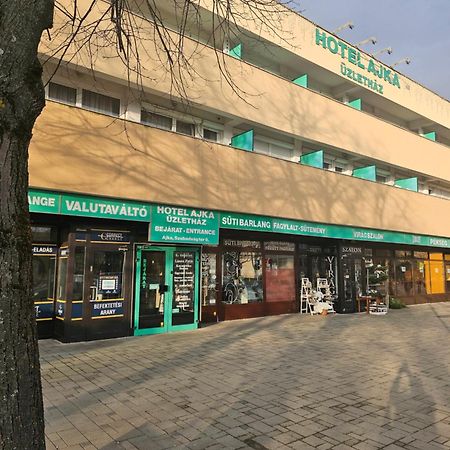 Hotel Ajka Uezlethaz Panzio Ajka Exterior foto