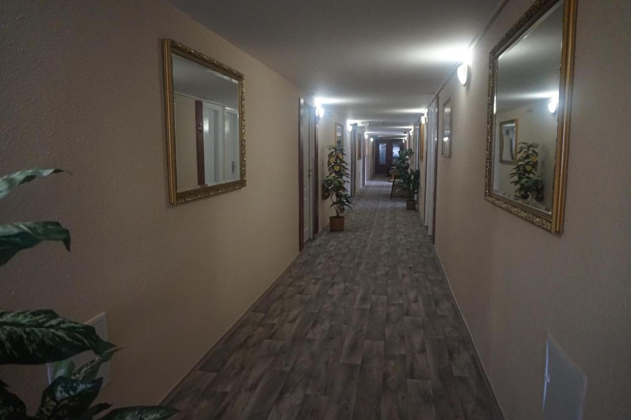 Hotel Ajka Uezlethaz Panzio Ajka Exterior foto
